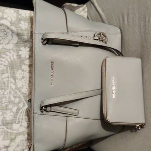 Michael kors tote with wallet